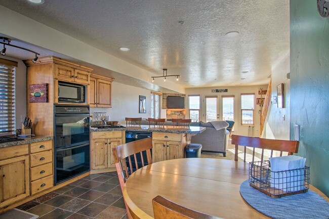 Building Photo - 3524 N Fox Run Dr