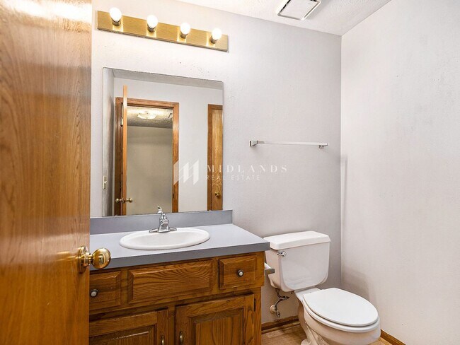 Building Photo - Two Springs Split Entry home
