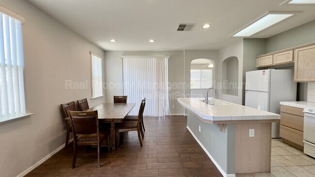 Building Photo - 643 W Casanova Ln