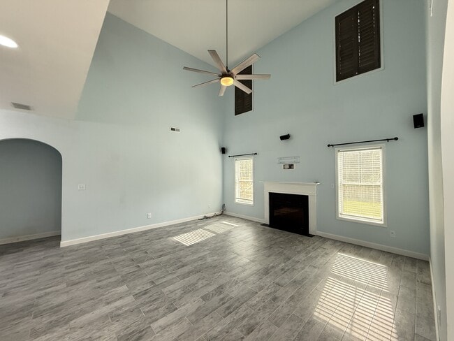 Building Photo - 231 Southwoods Ln