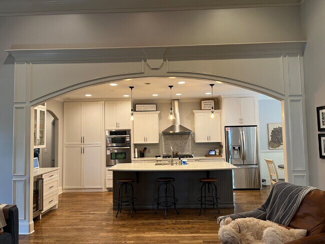 Building Photo - 1682 Sunset Park Dr