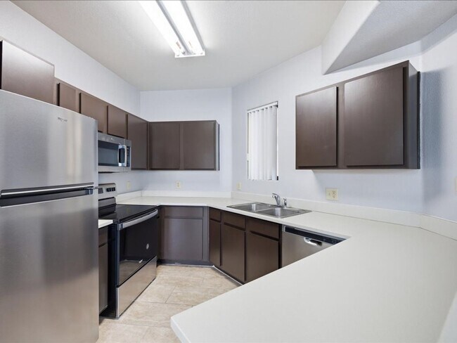 Building Photo - Charming 1 Bed / 1 Bath with Resort-Style Amenities!