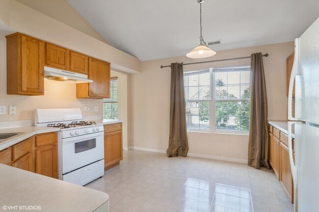 Building Photo - 2906 Stonewater Dr