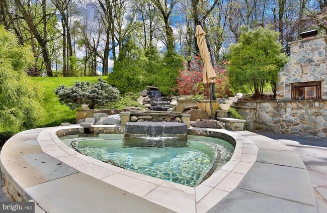 Building Photo - 6329 Linway Terrace