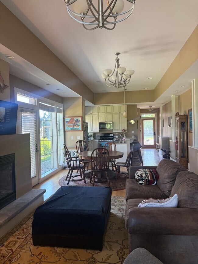 Building Photo - Rare Find- Home for Rent in the Knolls Community