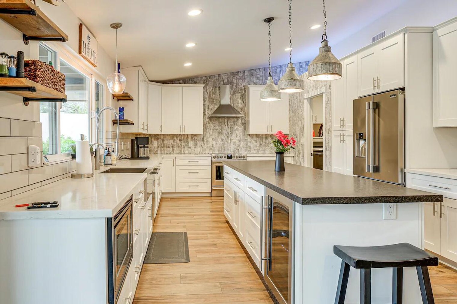 Building Photo - 2331 E Lupine Ave