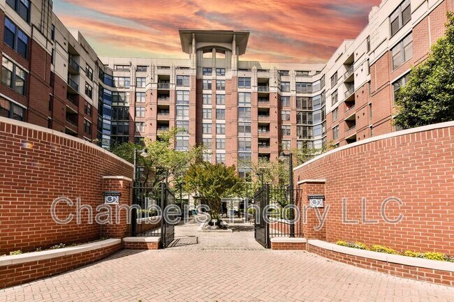 Building Photo - 1021 N Garfield St