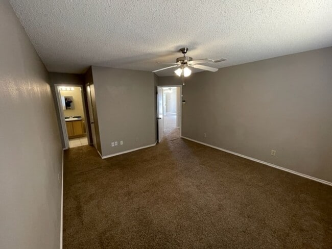 Building Photo - Move In Ready Well-Maintained 3-Bedroom Ho...