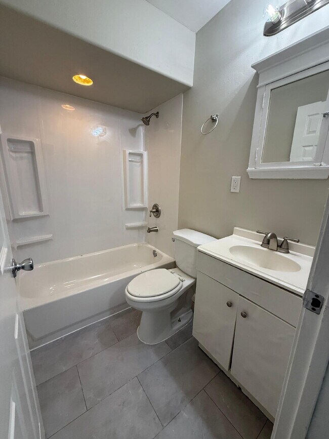 Building Photo - Beautiful 4-Bedroom Home for Rent in St. L...