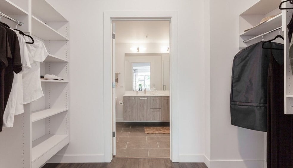 Building Photo - 1590 Elmwood Ave