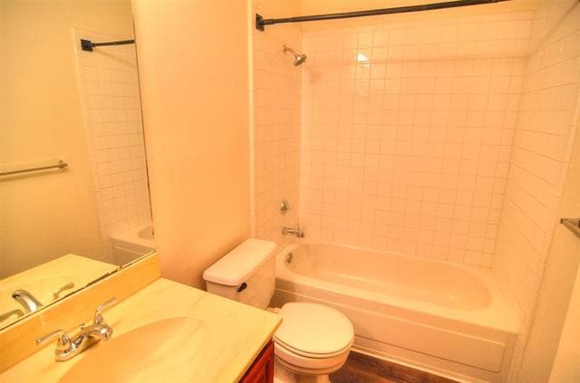 Building Photo - 8901 Greentree Dr