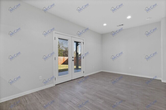 Building Photo - 2524 Creek Dr