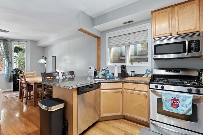 Building Photo - 1522 N Bosworth Ave
