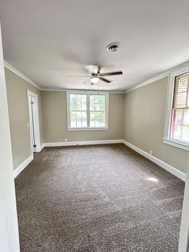 Building Photo - 411 E Charlotte Ave