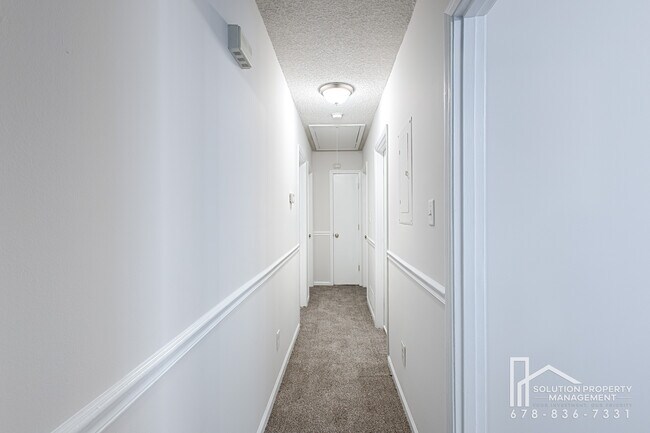 Building Photo - 1006 Hampton Ct NW