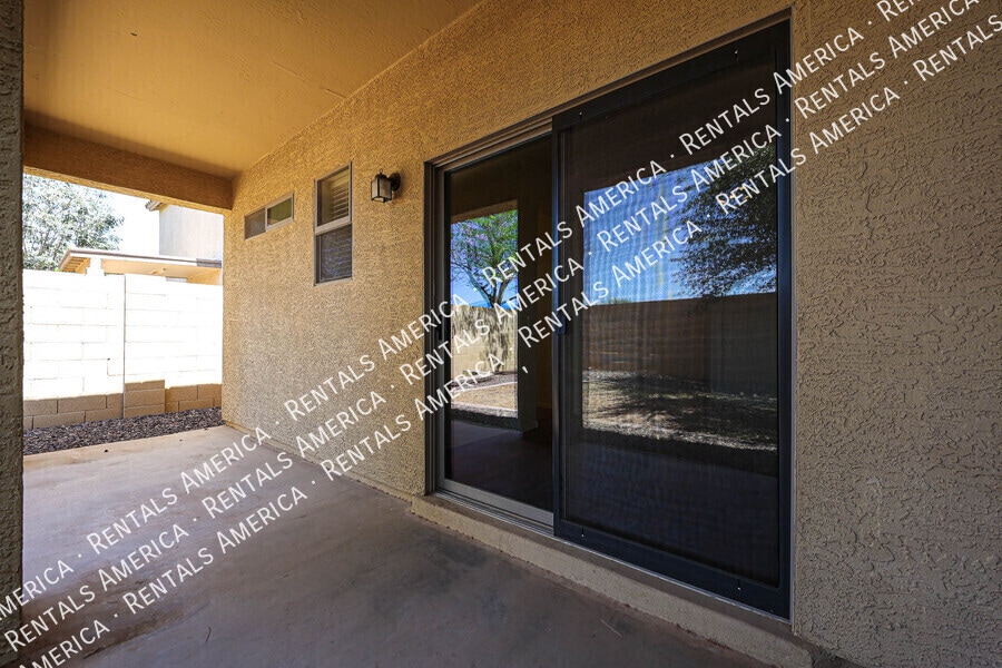 Building Photo - 2010 S Falcon Dr