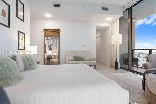 Building Photo - 480 NE 31st St