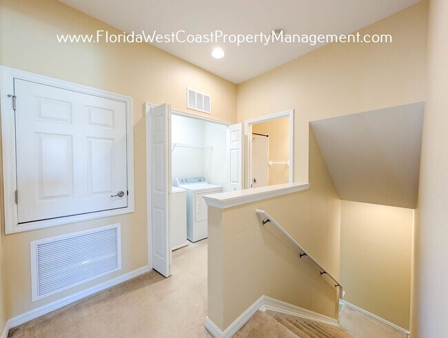 Building Photo - MOVE IN READY! OUTSTANDING UNFURNISHED CONDO IN STONEHAVEN SARASOTA!