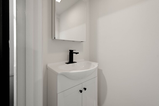 Building Photo - READY FOR MOVE IN! Don't miss this RENOVATED 4-BEDROOM located in Munhall!