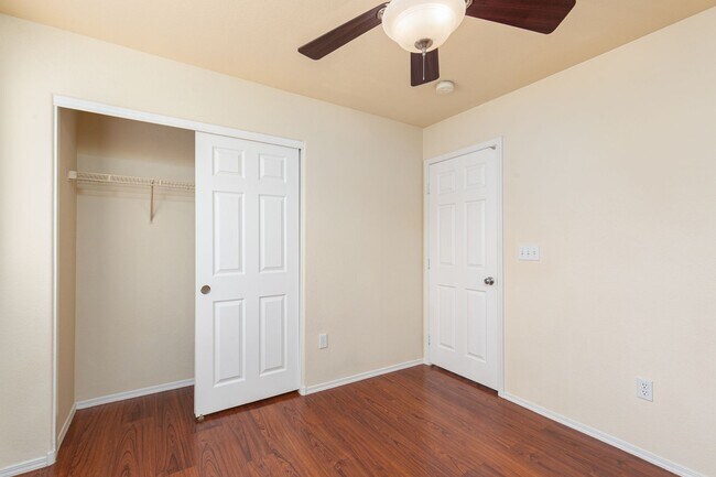 Building Photo - Very clean SW home near Sunset/215 for only $1875