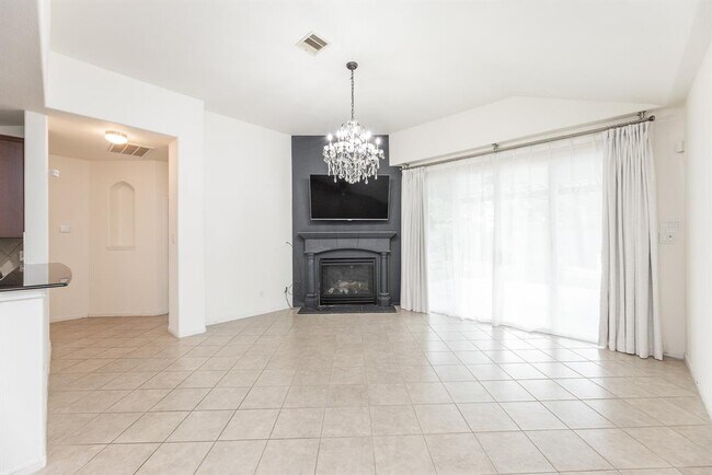 Building Photo - 25951 Ravenside Dr