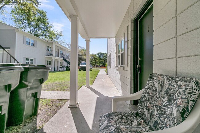 Building Photo - Charming 2BR/1BA Apartment in the Heart of Summerville