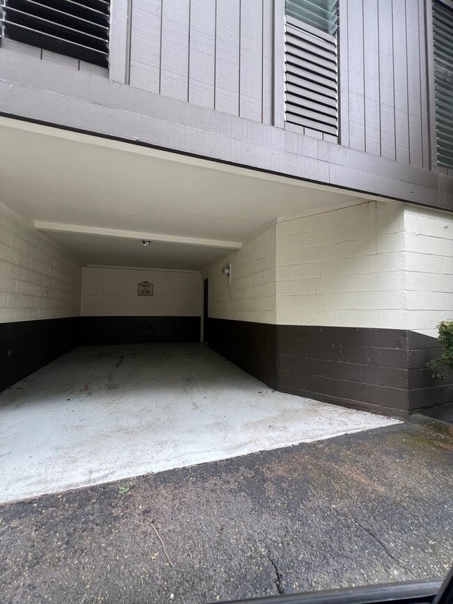 Building Photo - 1 Bed/2 Bath Condo in downtown Kona (furnished)