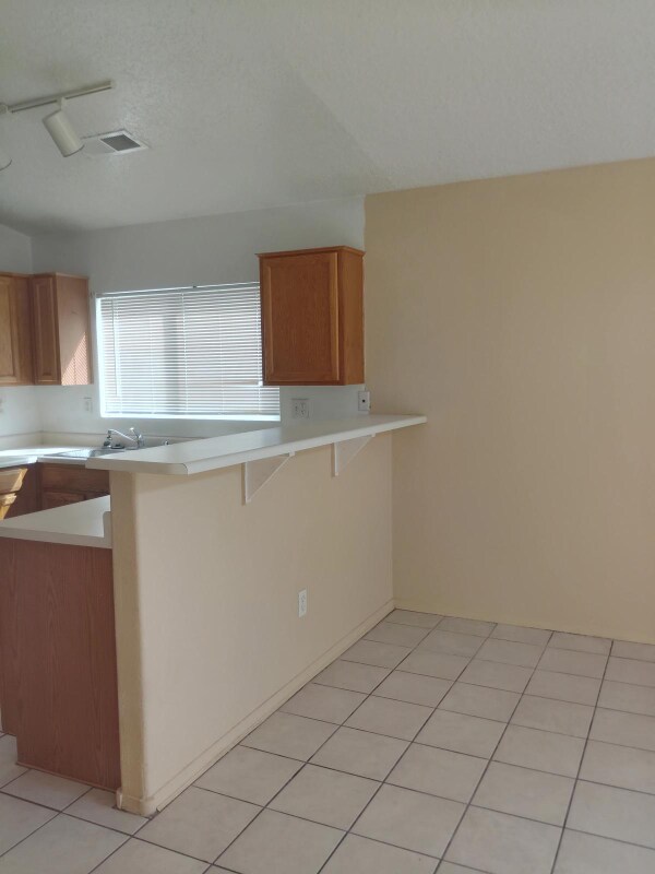 Building Photo - 4761 Jessica Dr NE