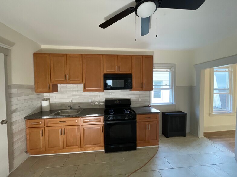 Primary Photo - 653 Jefferson Ave