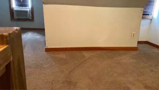 Building Photo - Off Street Parking on Park Ave-Available A...