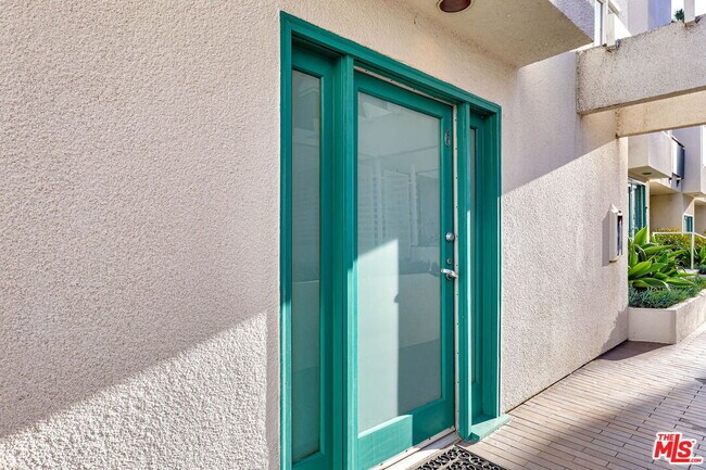 Building Photo - 811 21st St