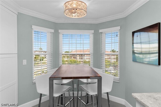 Building Photo - 1020 Swallow Ave