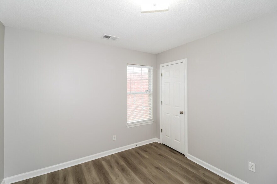 Building Photo - 6824 Kamali Ave