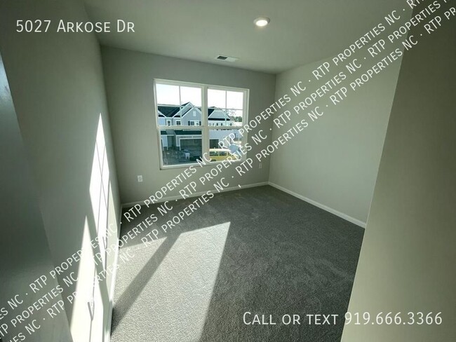 Building Photo - 5027 Arkose Drive