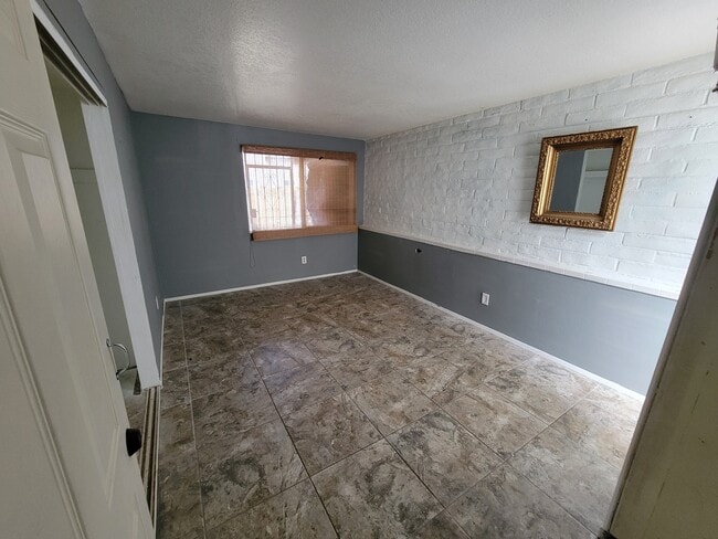 Building Photo - 1166 N Catalina Ave