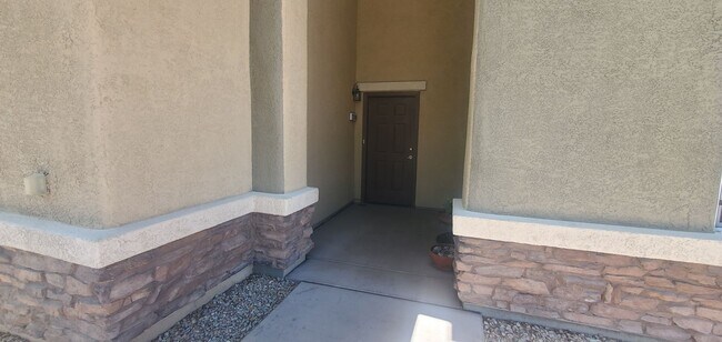 Building Photo - Stunning Condo with Attached Garage