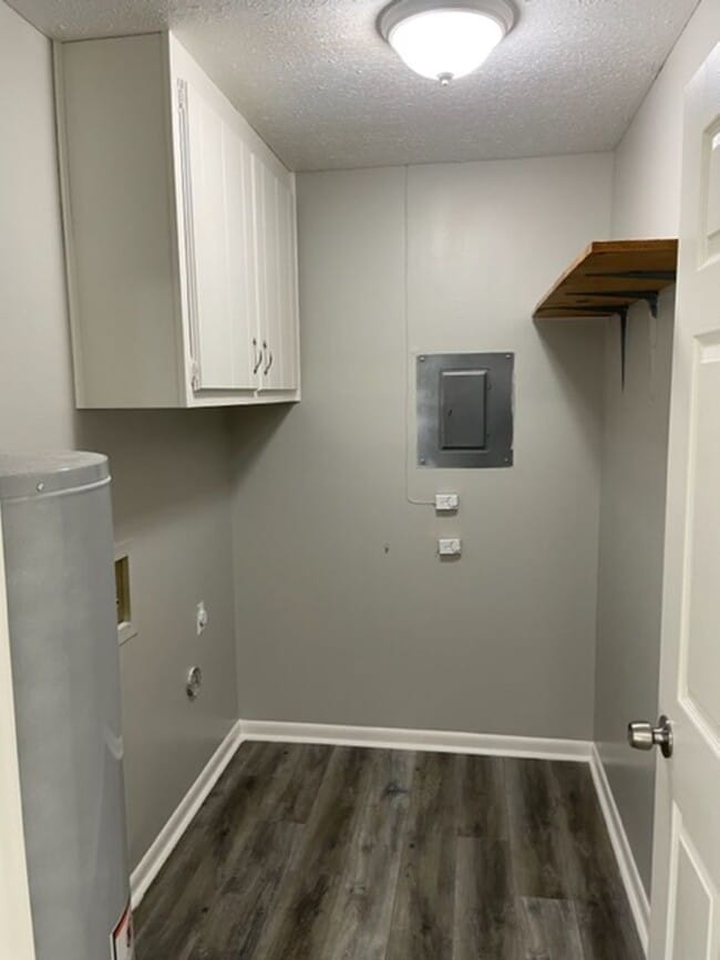 Building Photo - Renovated 3 Bedroom 1 Bath Home for Rent!