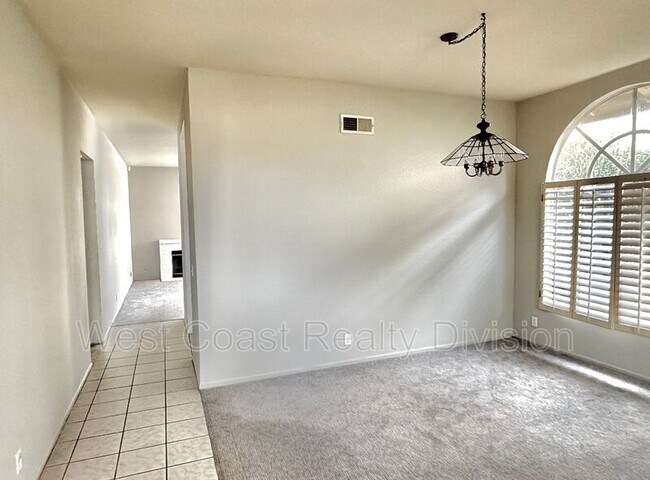 Building Photo - 27573 Dandelion Ct