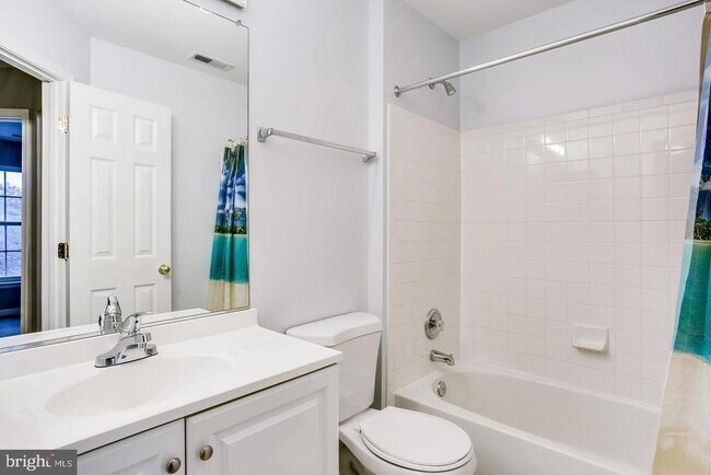 Building Photo - 25242 Dunvegan Square