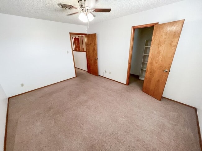 Building Photo - Spacious 2 Bedroom Apartment Available in Hobbs