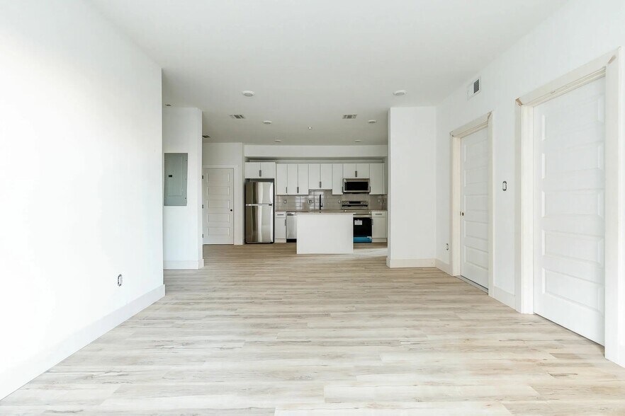 Building Photo - 809 Diamond St