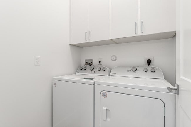 Building Photo - 4674 SE Manatee Way