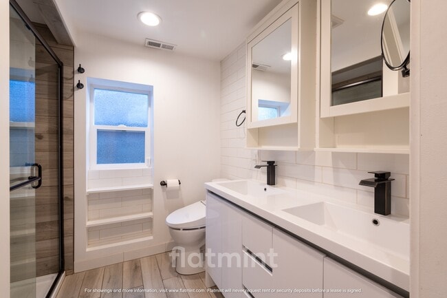 Building Photo - 16111 Stone Ave N