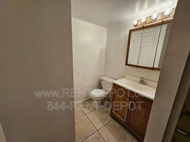 Building Photo - 308 E Iowa St