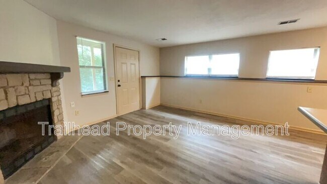 Building Photo - 8213 N Everton Ave