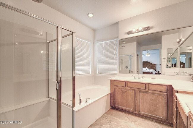 Building Photo - 1120 N Crosscreek Dr