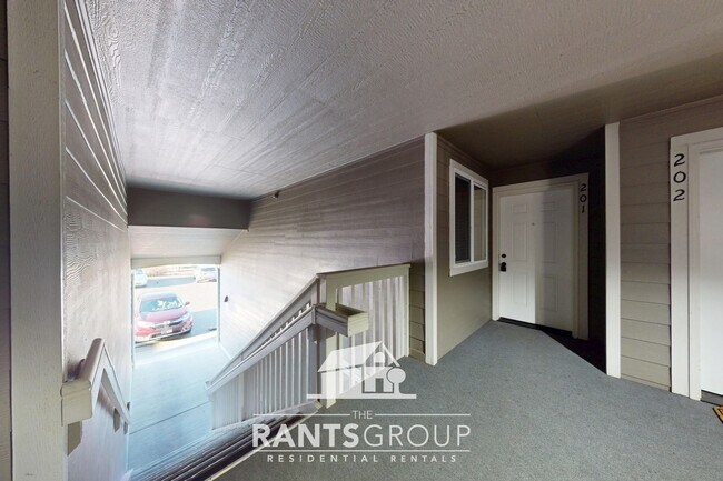 Building Photo - Cute 2 Bed in the heart of Yelm!