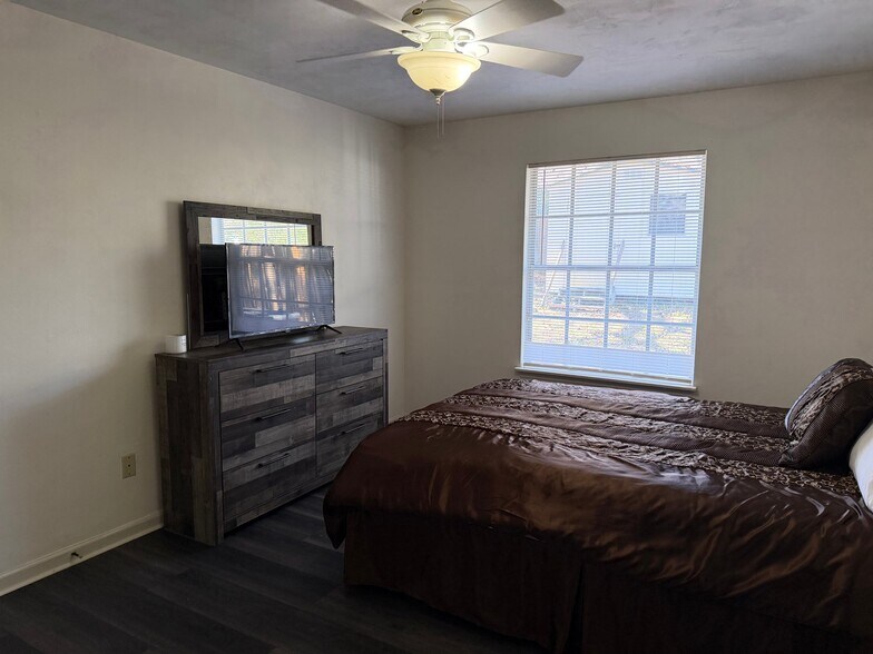 Building Photo - 420 Richview Park Cir E