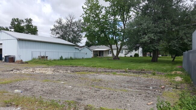 Building Photo - 21 E Romeo Rd