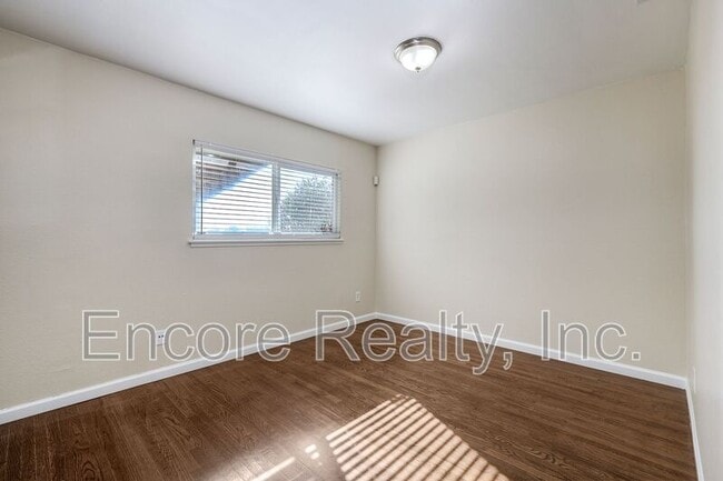 Building Photo - 6135 Chadwick Ave